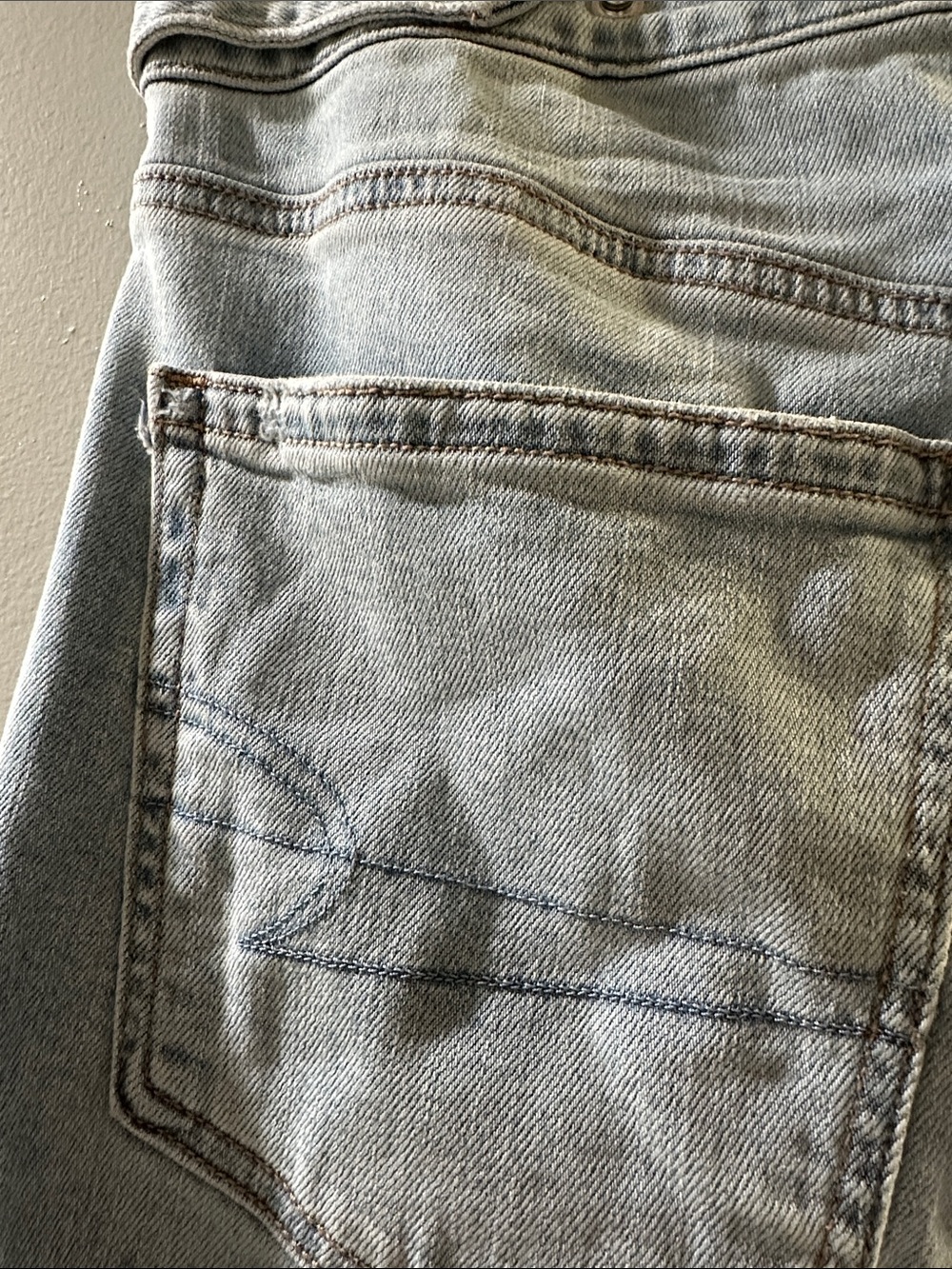 American Eagle Outfitters Light Blue Wide-Leg Jeans with Raw Hem - Picture 8 of 9